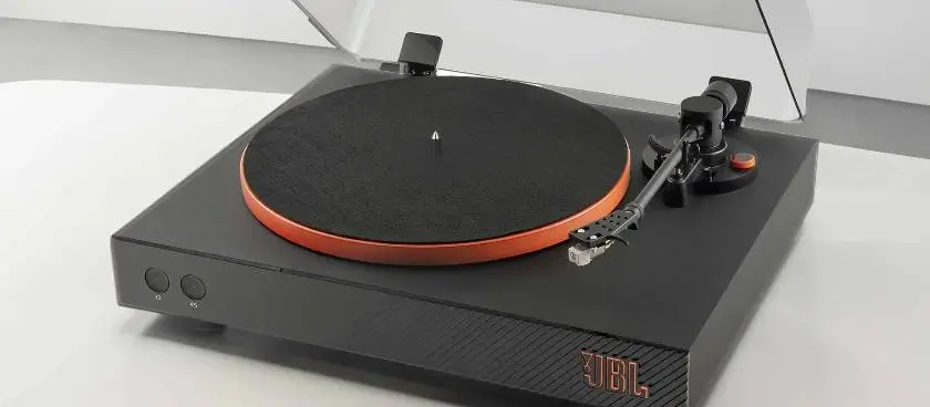 Playerul de vinil JBL